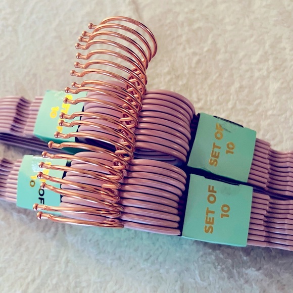 Juicy Couture Hangers - Picture 13 of 14